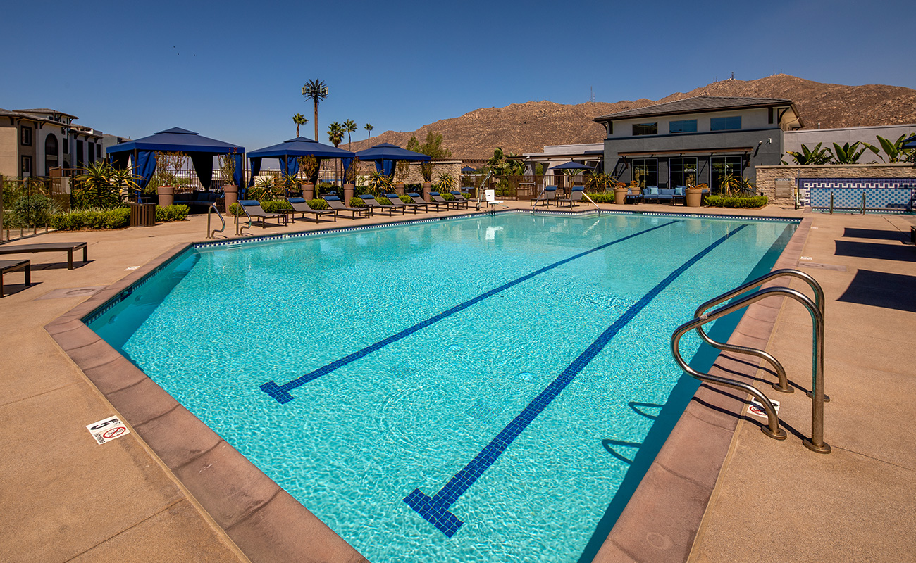 Resort-style Swimming Pool